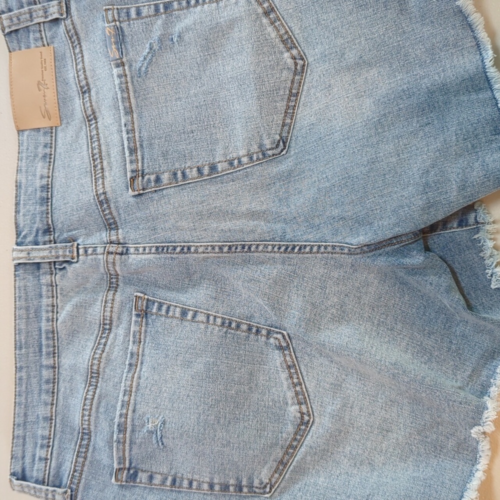 Seven7, Weekend Shorts, Light wash Jeans. Sz 14 - Picture 10 of 10